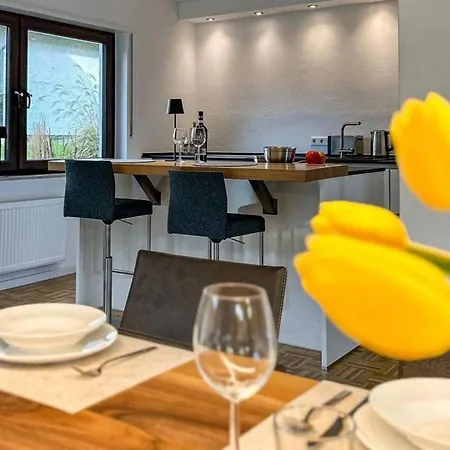 Charming 6 Bedrooms House With Mountain Views *